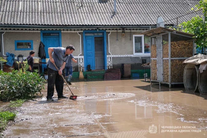 Жители Буковины: Вода разрушала все на своем пути, унося ворота, деревья, хозпостройки 