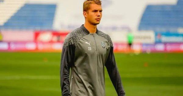 Сабо висловив свою думку про футболіста Динамо, зазначивши, що йому бракує як характеру, так і вміння: 