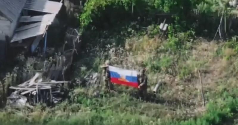 Наші спеціальні підрозділи затримали двох ворогів, які намагалися підняти російський прапор на Донеччині. ДИВІТЬСЯ ВІДЕО.