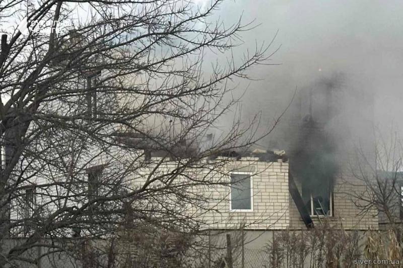 Летючий дрон над домом