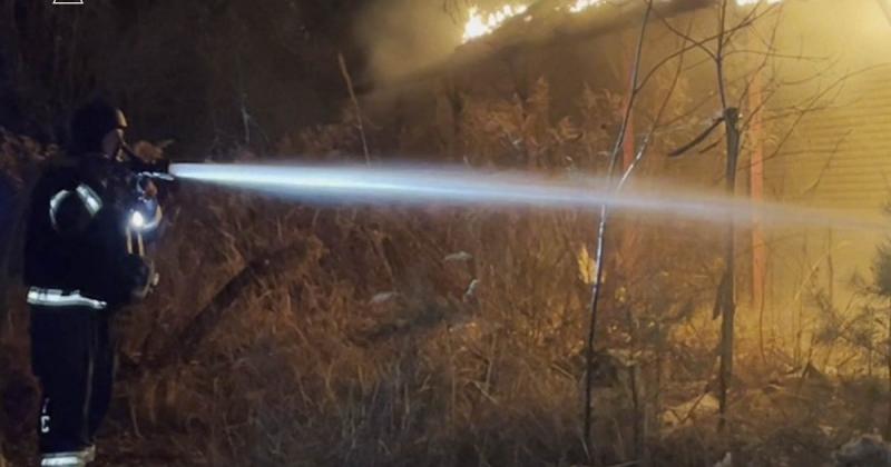 Окупаційні сили завдали удару по Сумщині: одна людина загинула, спостерігаються перебої в електропостачанні.