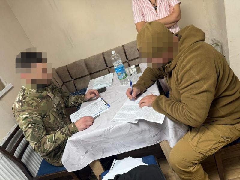 Офіцера ЗСУ, який жорстоко знущався з підлеглих, судитимуть на Сумщині: він вдарив одного з солдатів каскою і поранив йому ногу (фото).