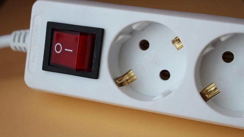 В Україні впроваджено спеціальні графіки для аварійних відключень електроенергії – повідомляє обленерго.