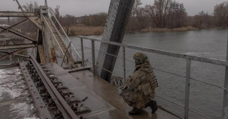 Російські війська активно намагаються переправитися через річку Оскіл, щоб закріпитися на її іншому березі, але всі їхні спроби завершуються невдачею, - повідомив командир підрозділу TERRA Волохов.