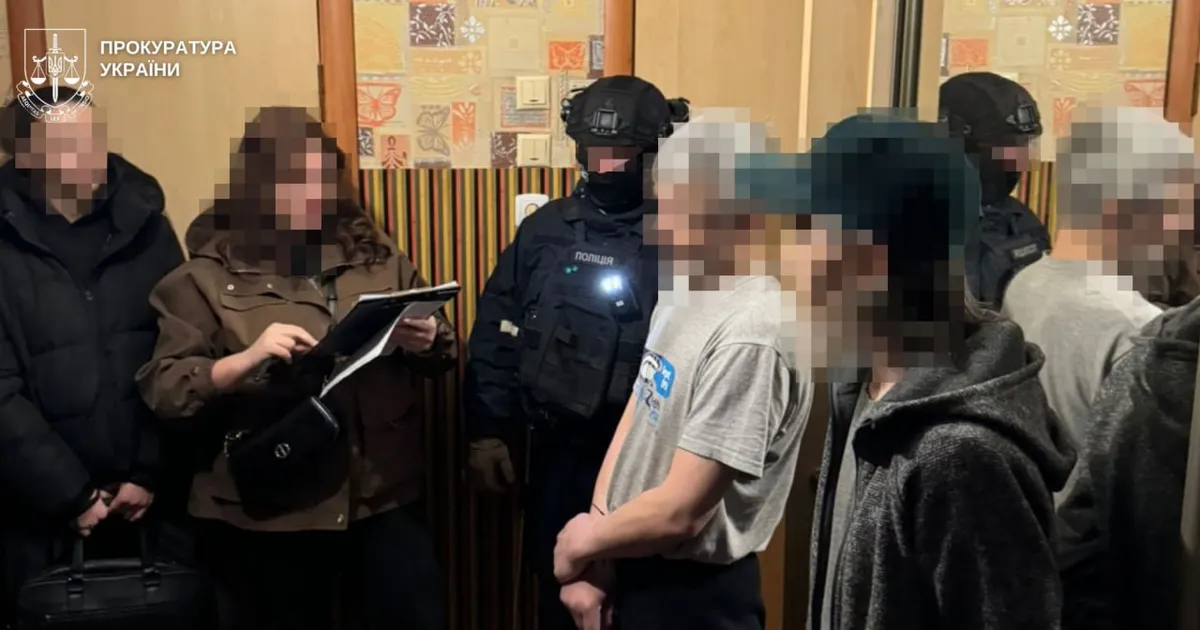 У період екзаменаційної сесії, що проходила, затримали львів’янина, який займався продажем психотропних речовин, попередньо маючи справу зі зберіганням наркотиків.