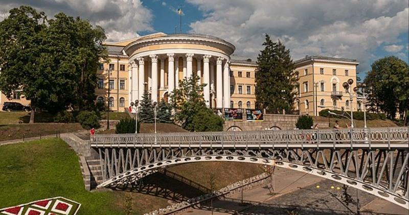 Суд ухвалив рішення про повернення 