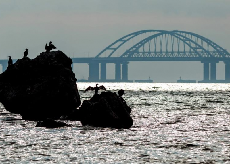 У Криму та Росії повідомили про напад безпілотників.