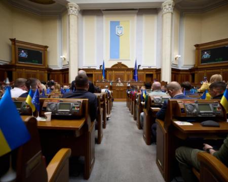 Депутати знову прагнуть займати дві позиції одночасно.