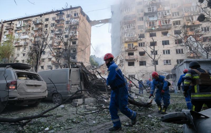 Внаслідок обстрілів у Києві загинуло вже 14 осіб, повідомляє КГВА.