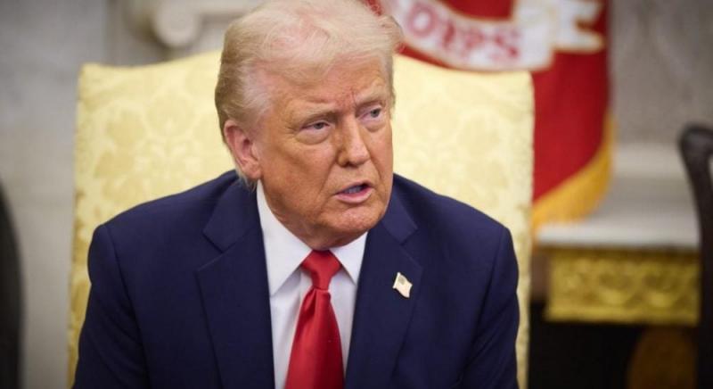 Трамп раніше запланованого часу залишив саміт G7, що проходив у Канаді.