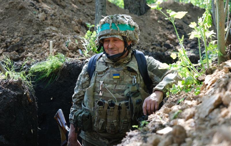 Згідно з інформацією Генерального штабу, Російська Федерація понесла втрати ще 1200 військовослужбовців і близько ста одиниць автомобільної техніки за останню добу.