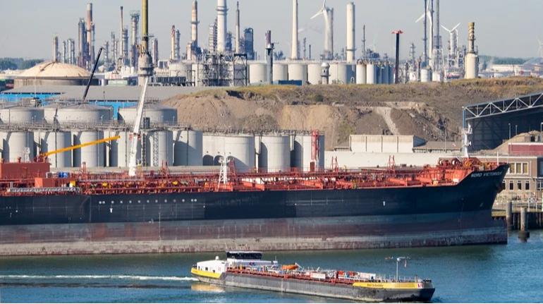 США отримали інформацію про наміри Ірану встановити вибухові пристрої в Ормузькій протоці.