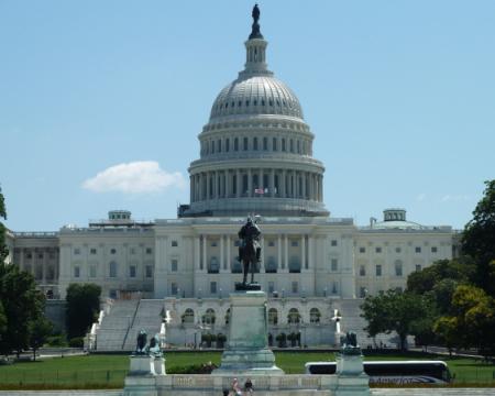 Демократи ініціювали розслідування у зв'язку з тим, що Трамп призупинив санкції щодо Росії.