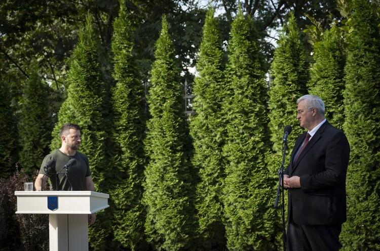 Зеленський наказав міністру закордонних справ узгодити антиросійські санкції, введені Європейським Союзом, з українським законодавством.