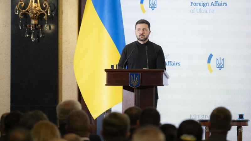 Зеленський визначив п'ять ключових цілей для української дипломатії, серед яких знаходиться підтримка фінансування виробництва озброєння.