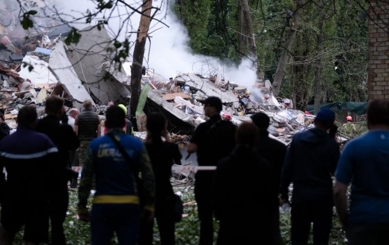 Внаслідок атаки на Київ вже зафіксовано 2 загиблих, а число постраждалих перевищило 50 осіб.