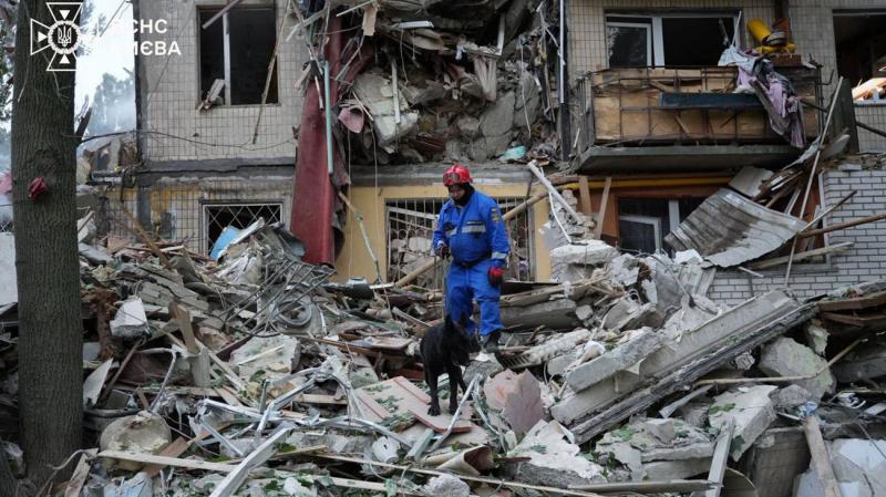 Кількість загиблих внаслідок російського удару по Києву зросла до шести, серед яких є і дитина, повідомляє КМВА.