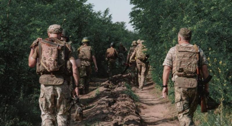 Згідно з інформацією WSJ, Збройні сили України втрачають свої ключові переваги, повертаючись до радянських методів ведення бойових дій.