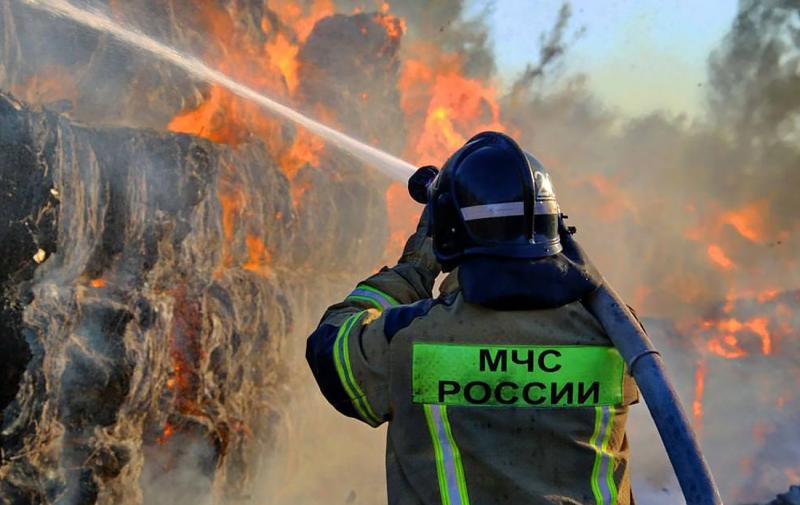 Невідомі безпілотники завдали удару по Сизрані: у території нафтопереробного заводу спалахнула пожежа.