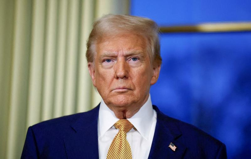Трамп прагне досягти швидкої угоди і планує чинити тиск на Україну, повідомляє Bloomberg.