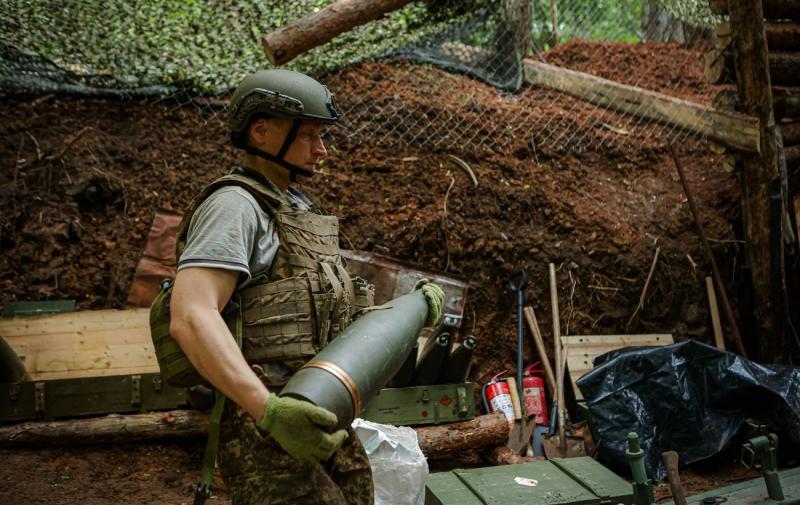 Згідно з інформацією Генерального штабу, протягом останньої доби Росія зазнала втрат понад 900 військовослужбовців та значну кількість техніки.