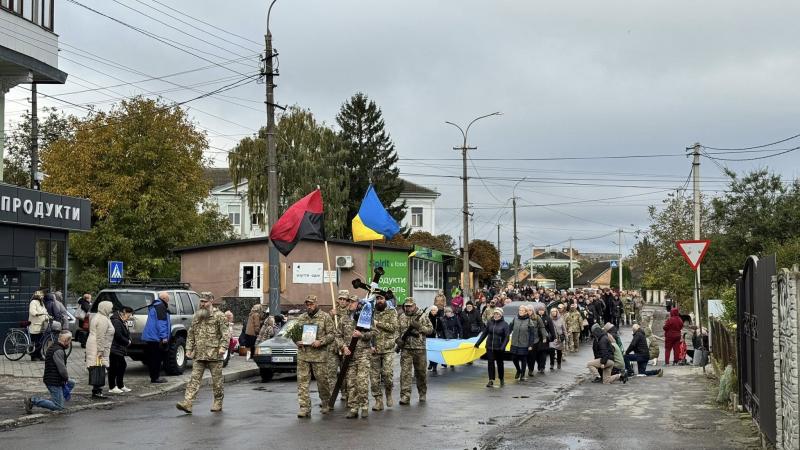 У Здолбунові відбулося поховання командира, що загинув під час війни. Рівненська область – Новини Рівного та регіону – Рівне Вечірнє.