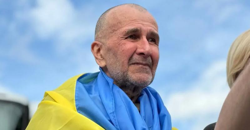 В Російській Федерації вважають, що Збройні сили України є терористичними угрупуваннями, які захоплюють цілі міста в заручники, - заявив колишній мер Херсона Миколаєнко.