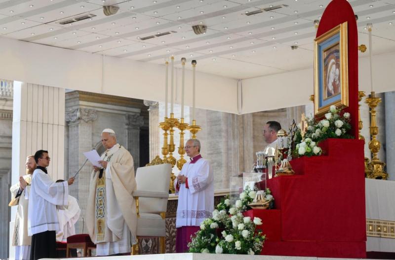 Батько: Нехай знаряддя війни відступлять перед силами миру! - Vatican News