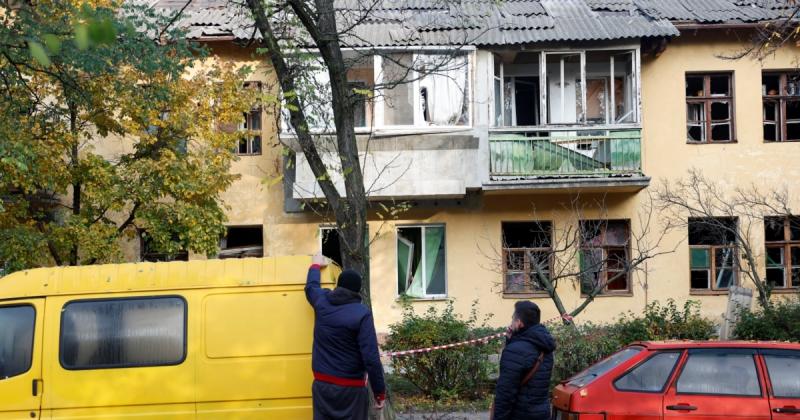У Києві внаслідок вечірнього обстрілу з боку Росії постраждали четверо осіб, серед цілей атаки опинилася синагога.