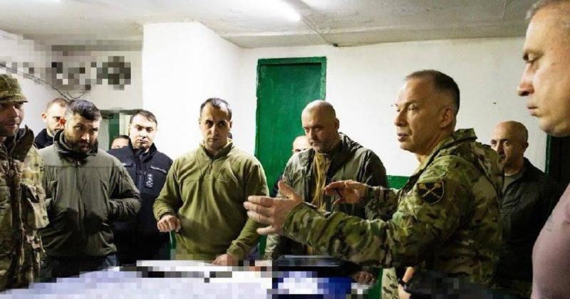 Ситуація в Покровську: Сирський провів зустріч з командирами, на знімку помічений Буданов -- фото.