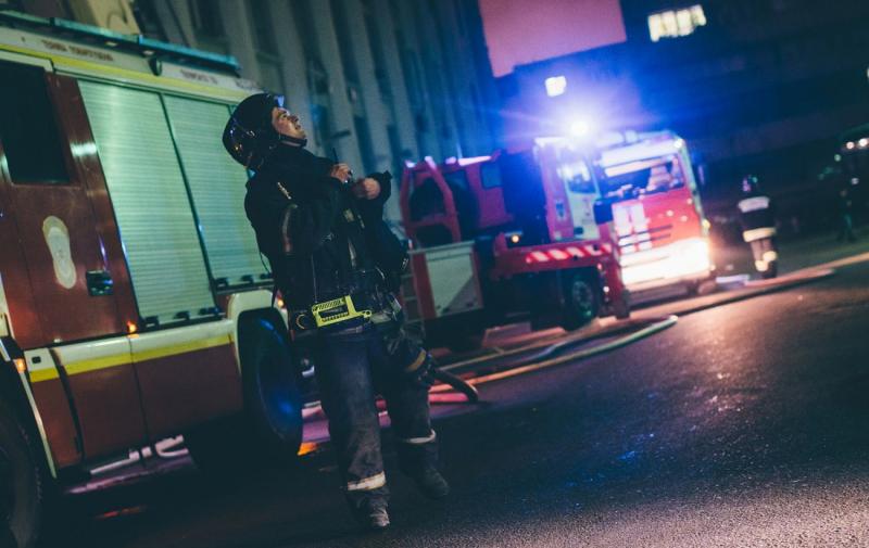 В Орлі зафіксовано вибухи: свідки розповідають про яскраві спалахи та гучні звуки, що лунають у місті.