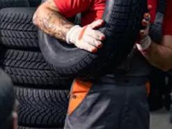 Сезонні шахрайства з шинами: чотири жителі Рівного позбулися близько 45 тисяч гривень.