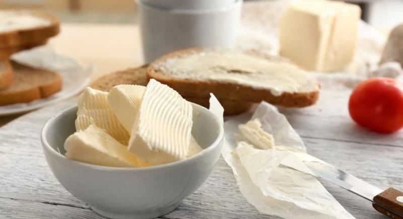 Ціни на відомий молочний продукт можуть значно знизитися: фахівець озвучила причини.