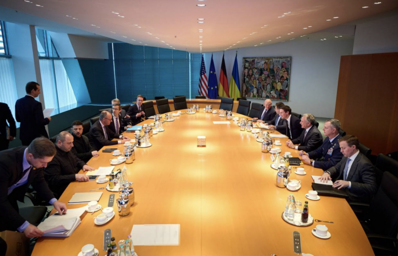 Україна ініціювала переговори з американською стороною стосовно забезпечення безпекових гарантій.