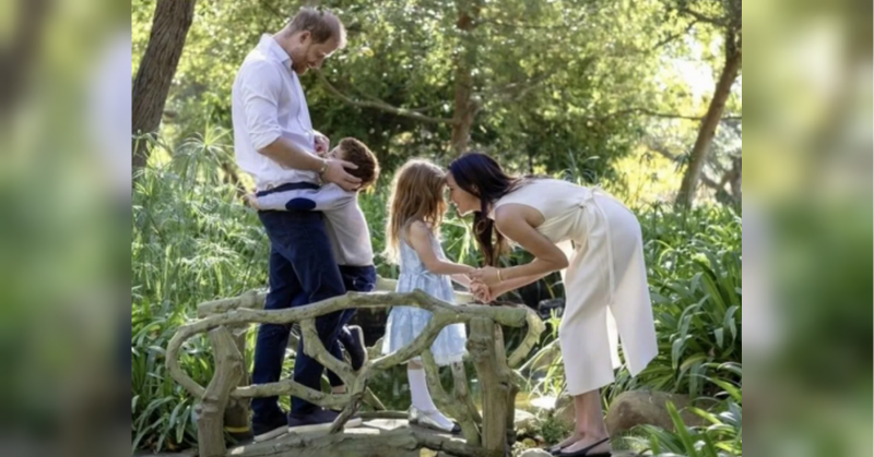 Принцеса Лілібет і принц Арчі знайомляться з традиціями святкувань у Великобританії: ці звичаї є невід’ємною частиною життя королівської сім’ї.