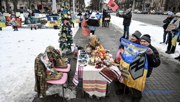 У Запоріжжі родичі військовополонених та зниклих безвісти організували акцію під назвою 