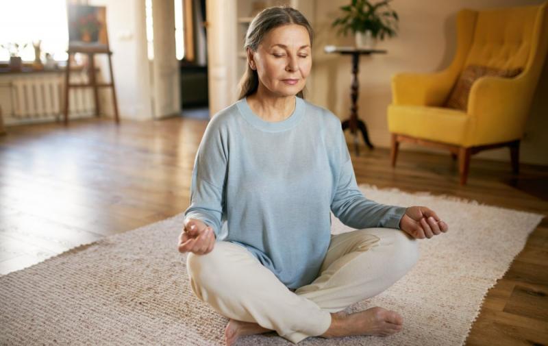 Ця йогічна поза є дуже корисною для жінок старше 50 років: дізнайтеся, чому.