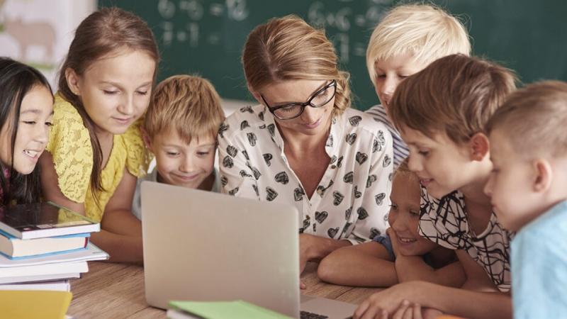 Асоціація міст України наголошує на необхідності внесення коректив до державного бюджету 2026 року для здійснення підвищення заробітних плат працівникам освіти та соціальної сфери.