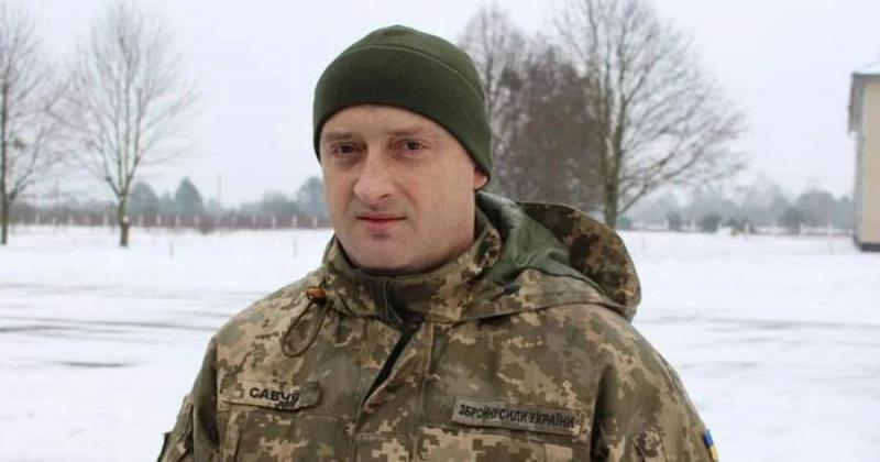 Служба безпеки України виявила в начальника Закарпатського обласного територіального центру комплектування 100 тисяч доларів, повідомив командир.