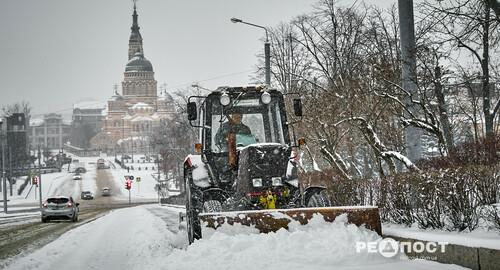 Сніговий колапс у Харкові (фото)