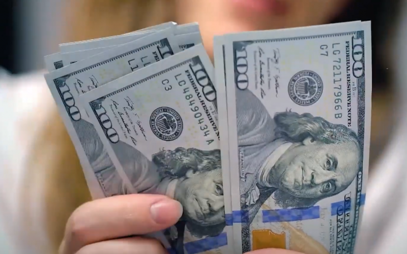 100 доларів не так просто обміняти: ці банкноти можуть стати головним болем для українців.