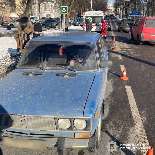 У Чернівцях автомобільна аварія за участю водійки призвела до травмування 11-річного хлопчика - повідомляє Українська газета Час.