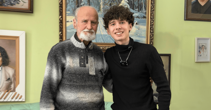 Зворушливий момент... Муаяд виконав пісню на честь батька Кузьми Скрябіна, аби вшанувати пам'ять цього легендарного виконавця (ВІДЕО) - Hochu.ua