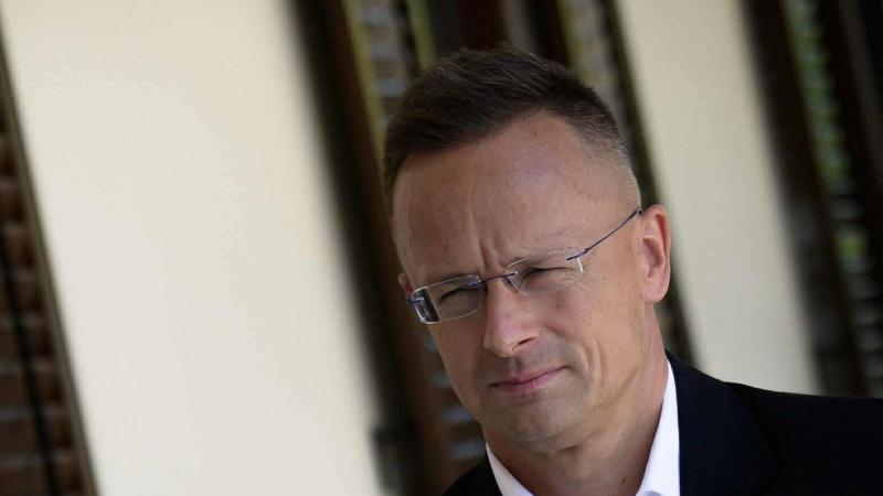 Сіярто висловив звинувачення на адресу України, стверджуючи, що вона не має наміру відновлювати постачання російської нафти в Угорщину з політичних причин.