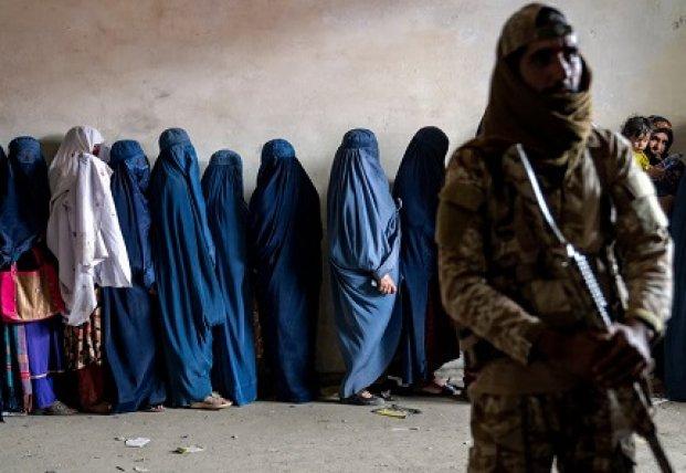 Талібан офіційно затвердив право чоловіків застосовувати фізичну силу до своїх дружин і дітей, а жінкам присвоєно статус, що прирівнює їх до рабів | FaceNews.ua: новини України.