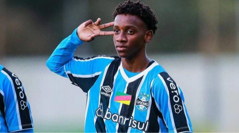 Португальські футбольні клуби почали активну гонитву за півзахисником, який привернув увагу Шахтаря.