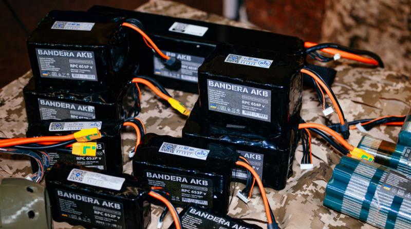 Українська компанія, що спеціалізується на виробництві військових зарядних станцій, має намір розширити свій асортимент, почавши виготовлення акумуляторів.