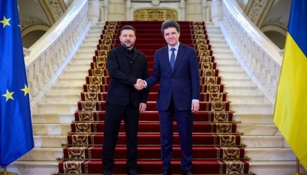 Президент Зеленський оголосив про плани України та Румунії щодо створення двох нових електропередавальних ліній.