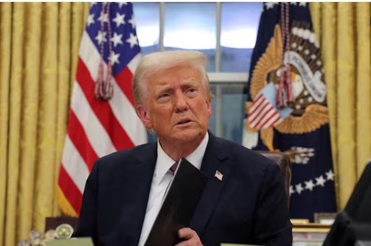 Трамп розробляє новий план введення тарифів, щоб обійти рішення Верховного суду.