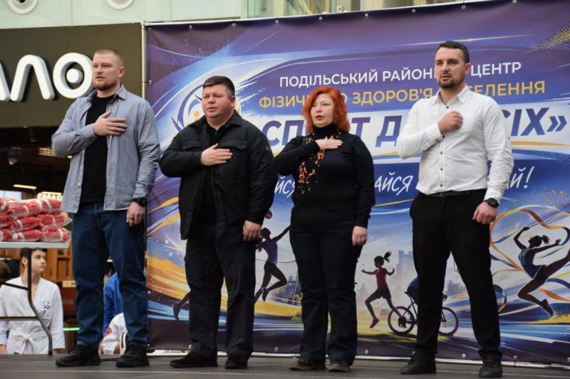 Майбутні олімпійці під крівлею торгового центру: як київська молодь налаштовувалася на успіхи.